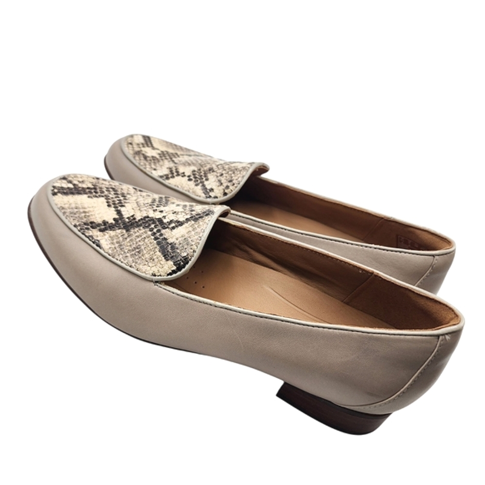 Clarks Beige and Snakeskin Loafers Size 8‎
